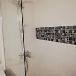 La Esquinita شقة